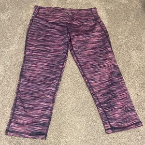 Womens capris. Old navy. Large